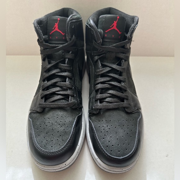 Air Jordan 1 - Retro Hi NYC - 9.5 - Picture 3 of 11